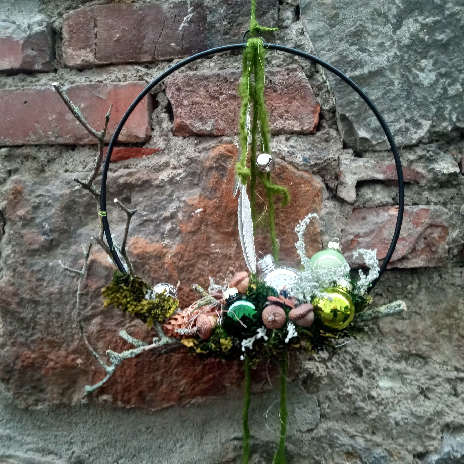 Winterzauber – Eleganter Türkranz in Silber und Grün